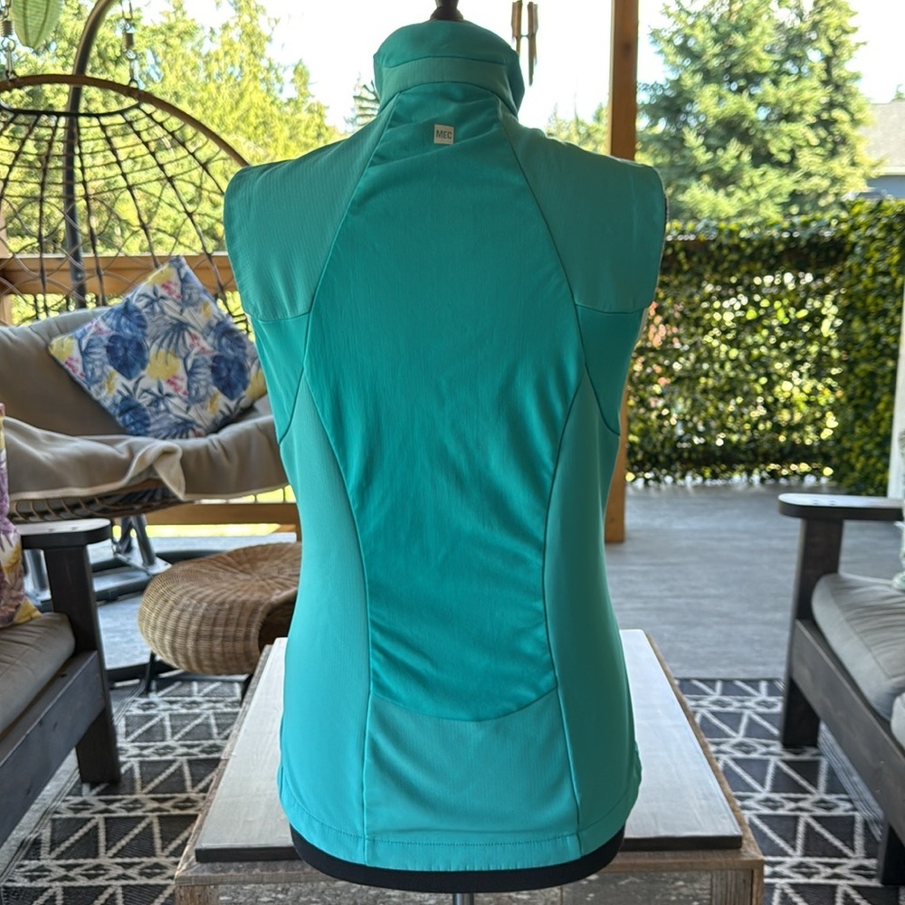 MEC | Sleeveless Vest - Picture 5 of 11